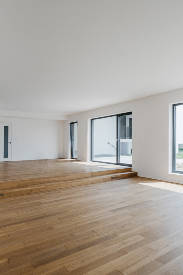 Landia – Residential Comfort with Oak Warmth